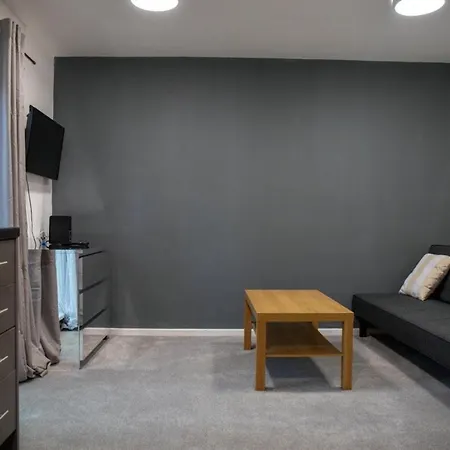 Modern 1-bedroom Near Arena W Free Parking Apartment