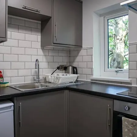 Modern 1-bedroom Near Arena W Free Parking شقة