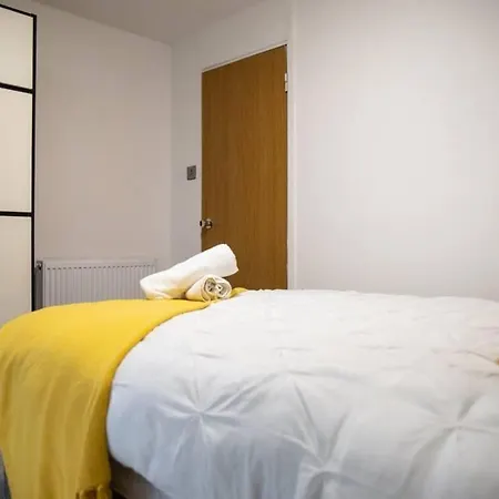 Modern 1-bedroom Near Arena W Free Parking شقة ليدز