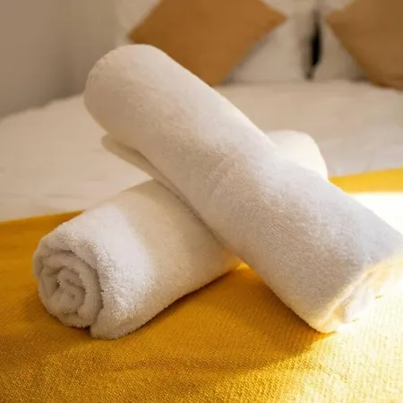 Modern 1-bedroom Near Arena W Free Parking شقة *