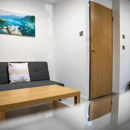 Modern 1-bedroom Near Arena W Free Parking Apartment *