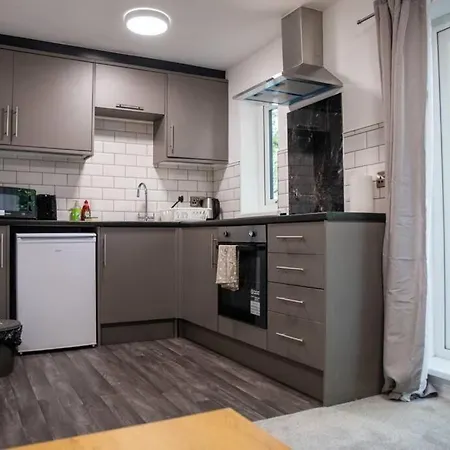 Modern 1-bedroom Near Arena W Free Parking * Лідс