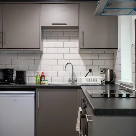 Modern 1-bedroom Near Arena W Free Parking Апартаменти