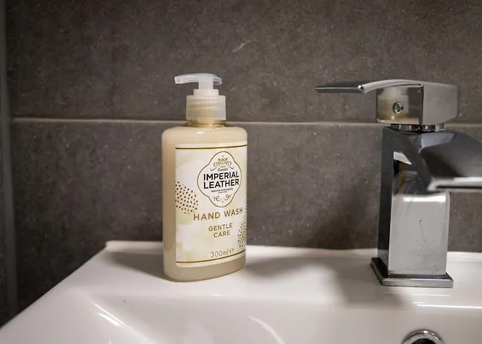 Modern 1-bedroom Near Arena W Free Parking